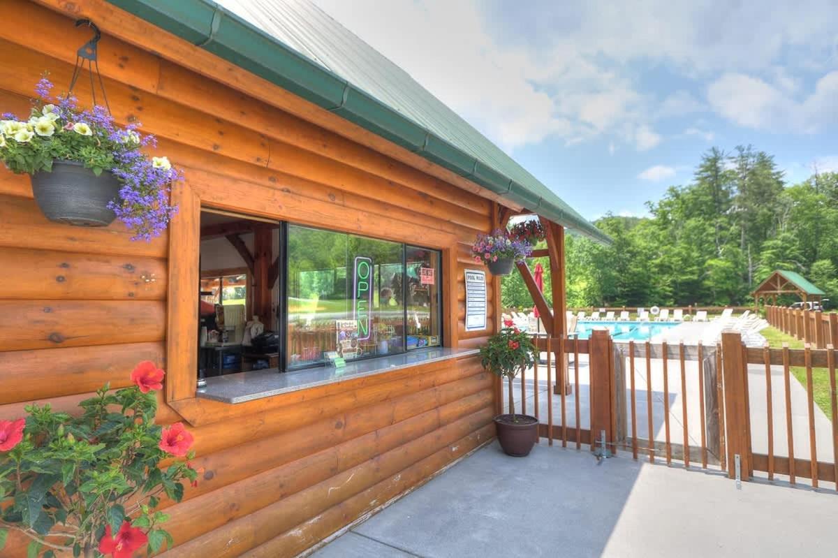 סביירוויל Gorgeous View. Hot Tub. Privacy. Fireplace. Pool & Fishing Access! מראה חיצוני תמונה